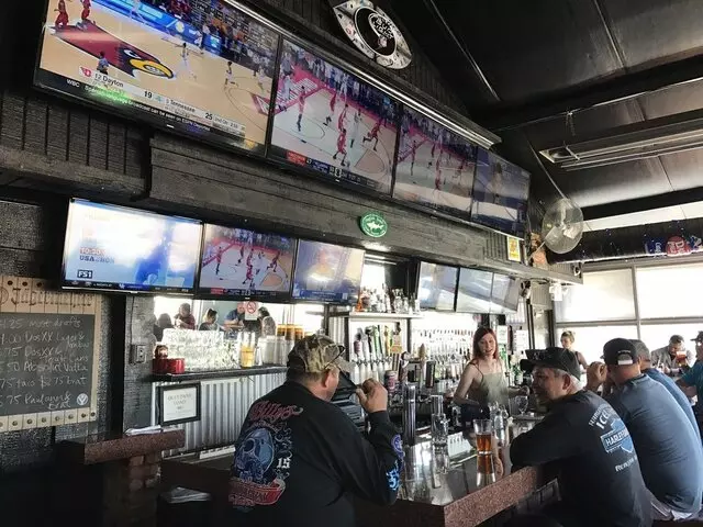 Billy’s Long Bar