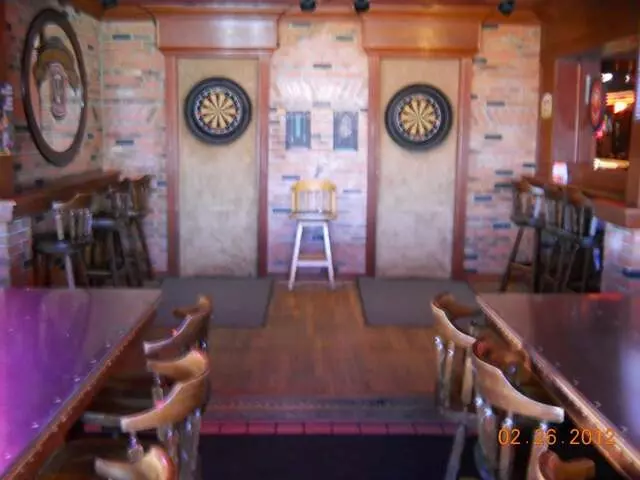 Billy’s Long Bar