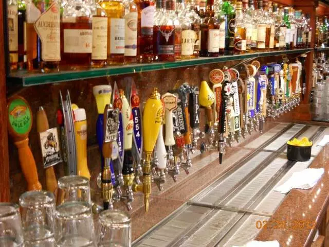 Billy’s Long Bar