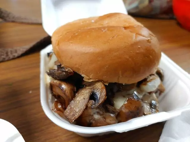 Burque's Burgers and Dawgs