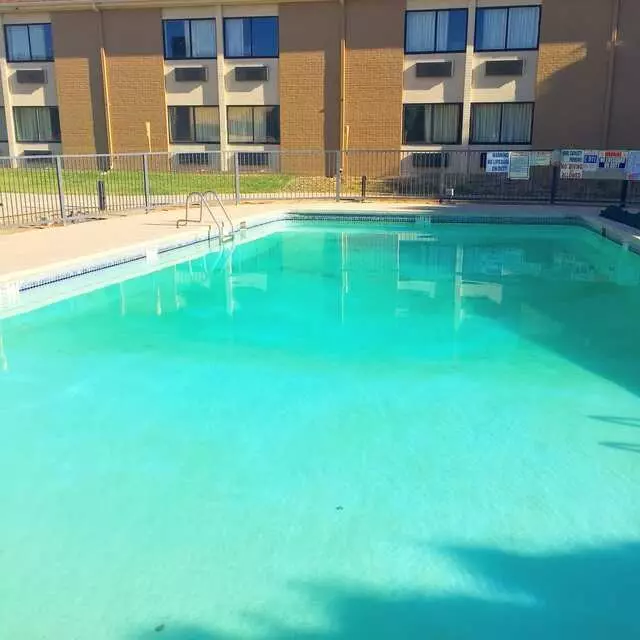 Amberly Courtyard Inn and Suites