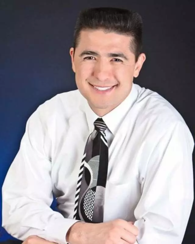 Aaron Sandoval - The Sandoval Realty Grp - Realty One of NM