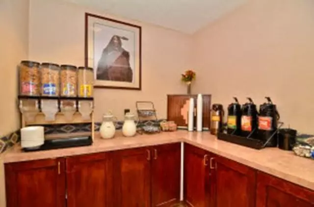 Americas Best Value Inn & Suites