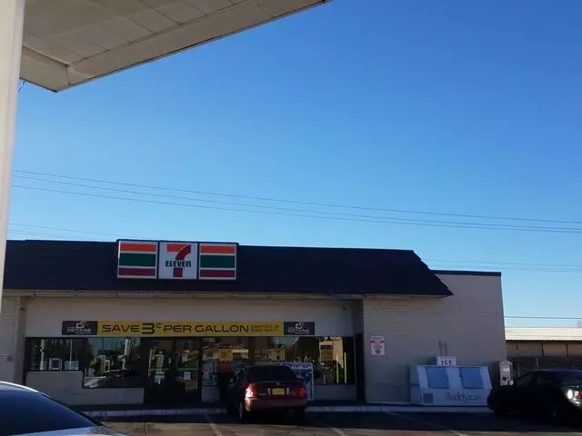 7-11 Convenience Store
