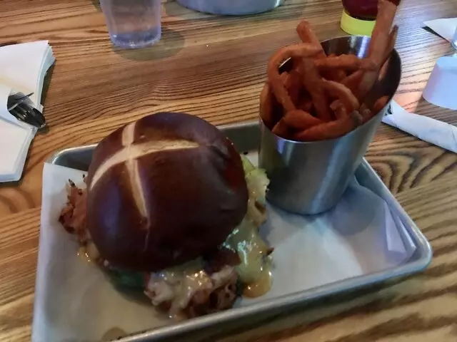Fox & Hound Pub & Grill