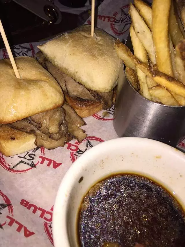 Fox & Hound Pub & Grill