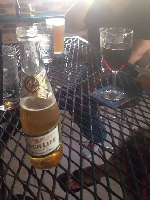 Louie’s Pub & Grill