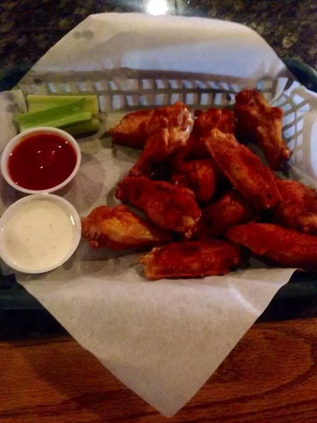 Louie’s Pub & Grill