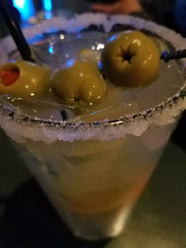 Louie’s Pub & Grill