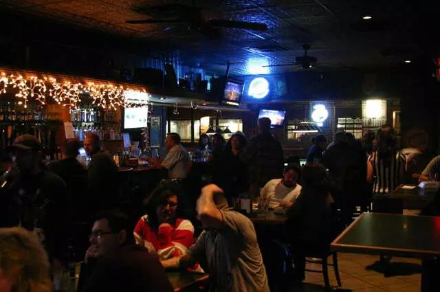 Louie’s Pub & Grill