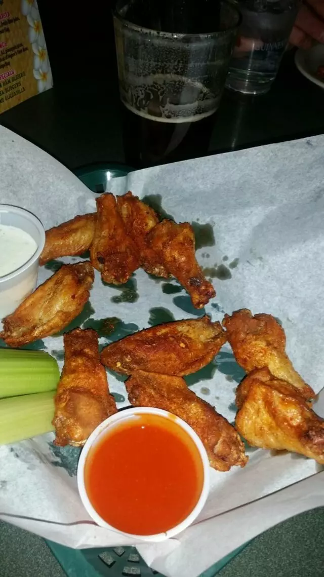 Louie’s Pub & Grill