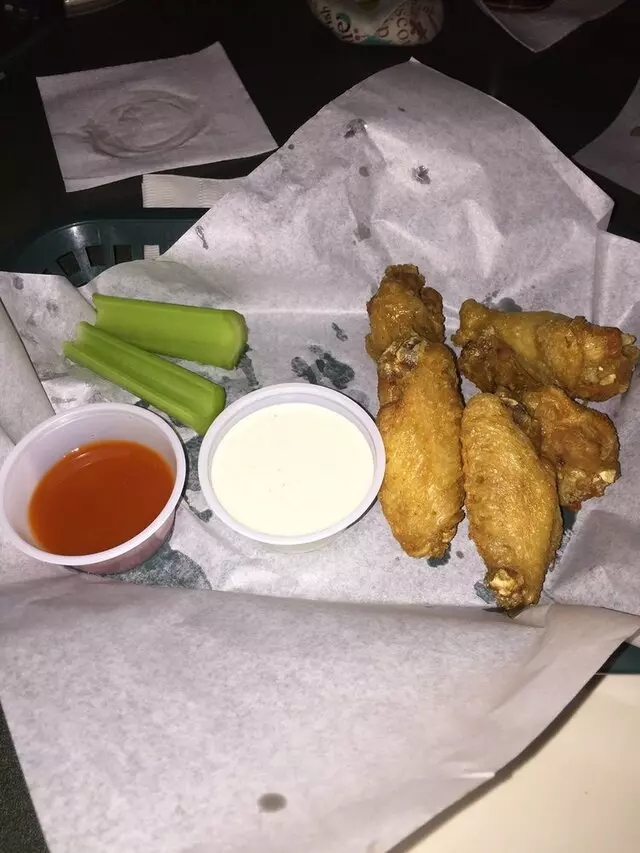 Louie’s Pub & Grill