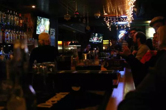 Louie’s Pub & Grill