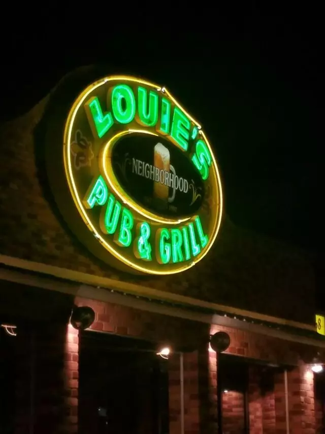 Louie’s Pub & Grill