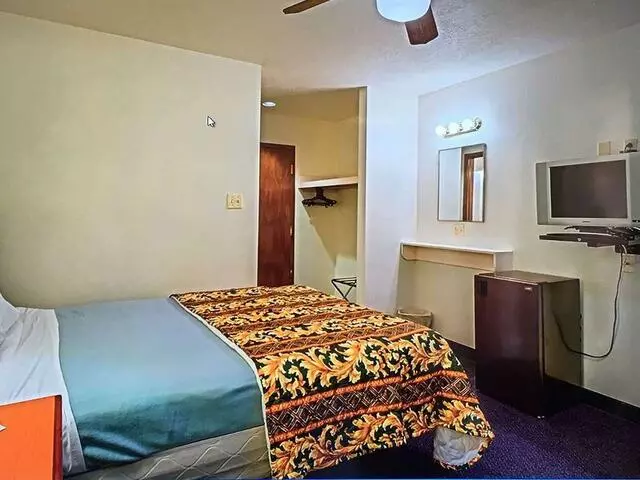Ambassador Inn