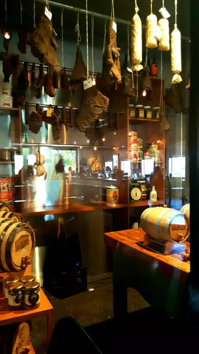 Farina Alto Pizzeria & Wine Bar