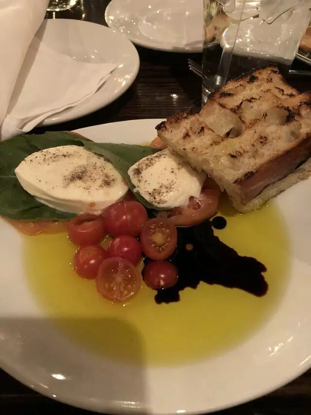Farina Alto Pizzeria & Wine Bar
