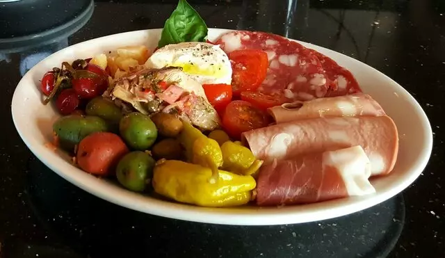 Farina Alto Pizzeria & Wine Bar