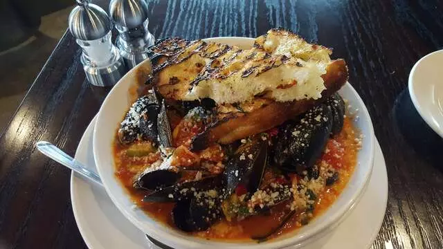 Farina Alto Pizzeria & Wine Bar