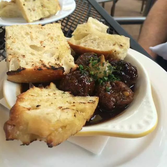 Farina Alto Pizzeria & Wine Bar