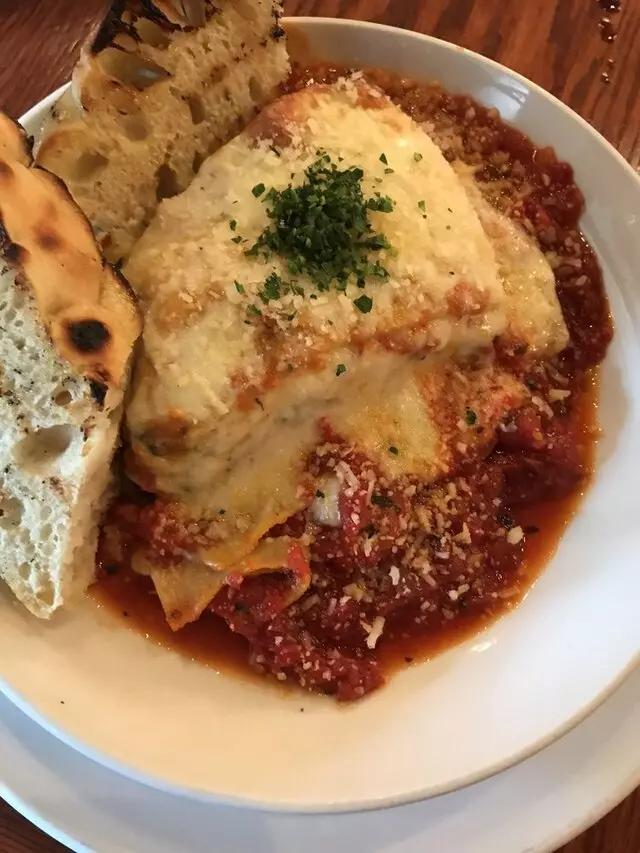 Farina Alto Pizzeria & Wine Bar