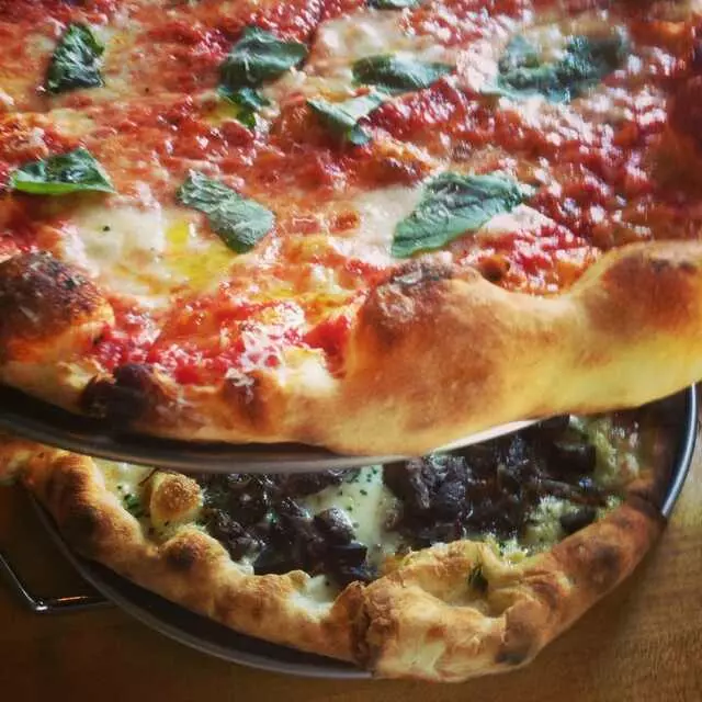 Farina Alto Pizzeria & Wine Bar