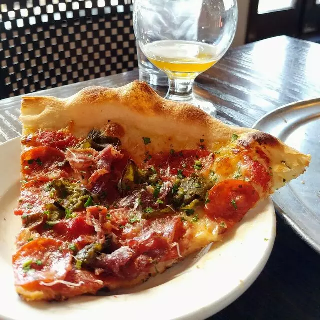Farina Alto Pizzeria & Wine Bar