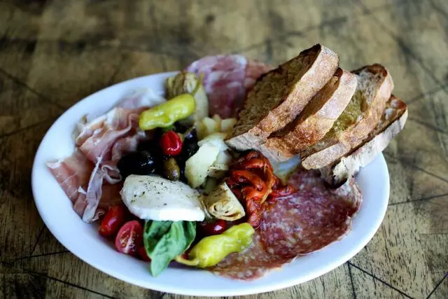 Farina Alto Pizzeria & Wine Bar