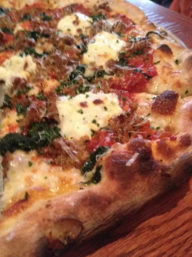 Farina Alto Pizzeria & Wine Bar