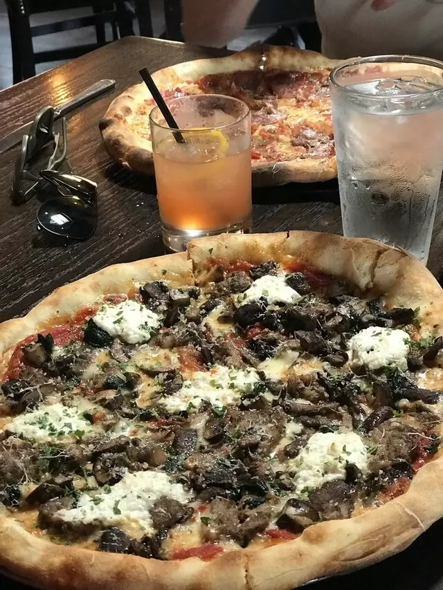 Farina Alto Pizzeria & Wine Bar