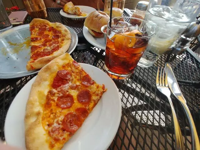 Farina Alto Pizzeria & Wine Bar