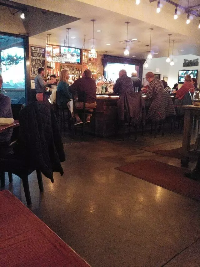 Farina Alto Pizzeria & Wine Bar