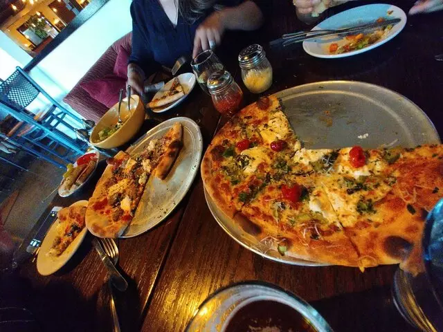 Farina Alto Pizzeria & Wine Bar