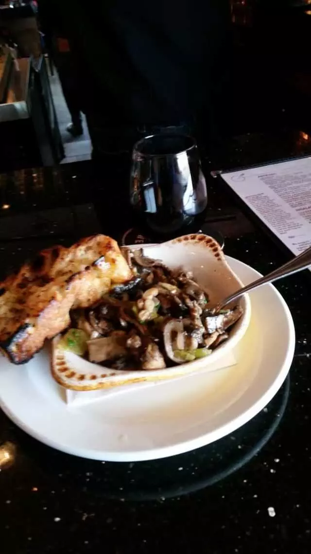 Farina Alto Pizzeria & Wine Bar