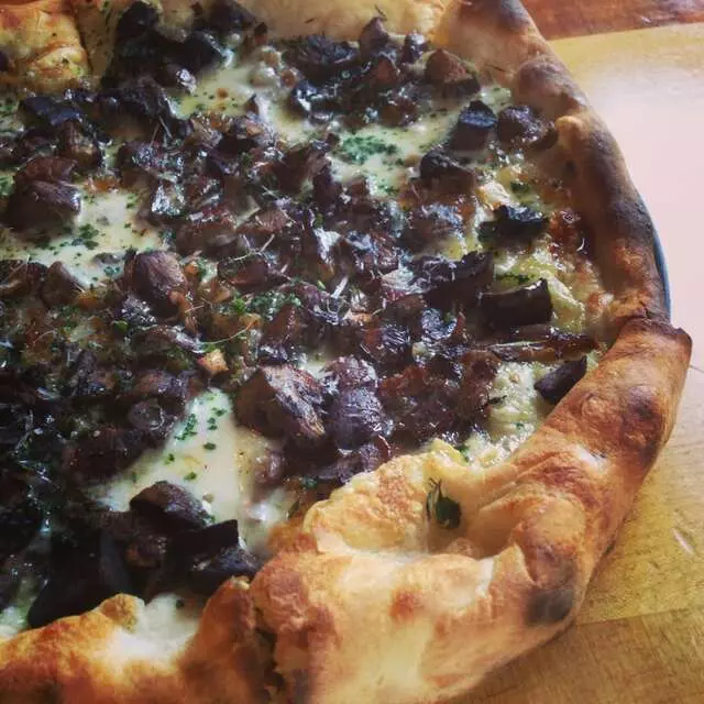 Farina Alto Pizzeria & Wine Bar