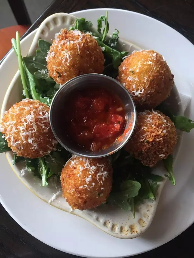 Farina Alto Pizzeria & Wine Bar