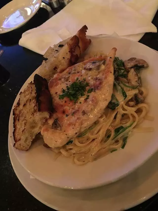 Farina Alto Pizzeria & Wine Bar