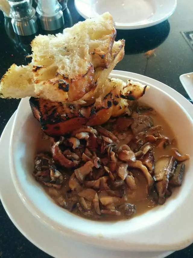 Farina Alto Pizzeria & Wine Bar