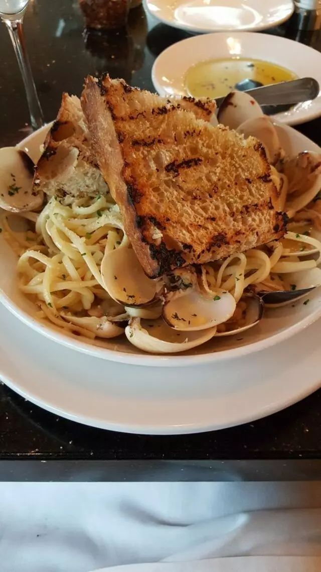 Farina Alto Pizzeria & Wine Bar