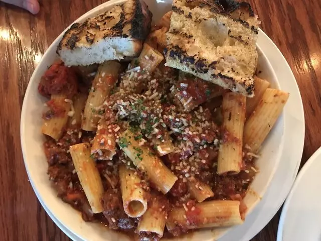 Farina Alto Pizzeria & Wine Bar