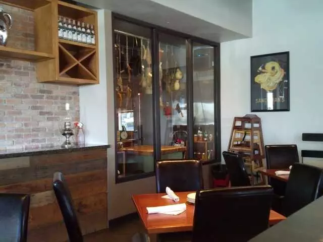Farina Alto Pizzeria & Wine Bar