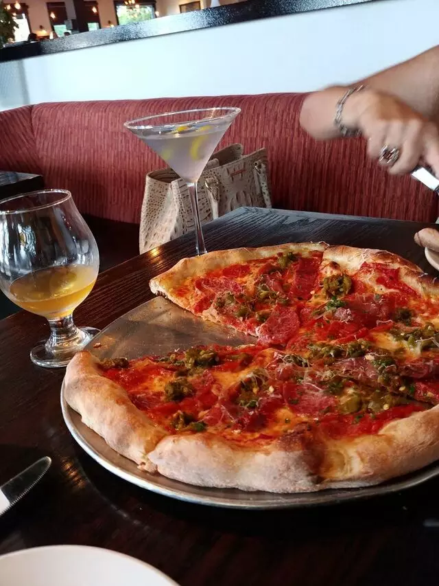 Farina Alto Pizzeria & Wine Bar