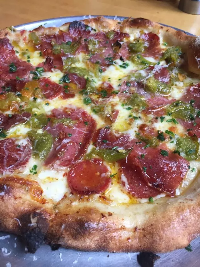 Farina Alto Pizzeria & Wine Bar