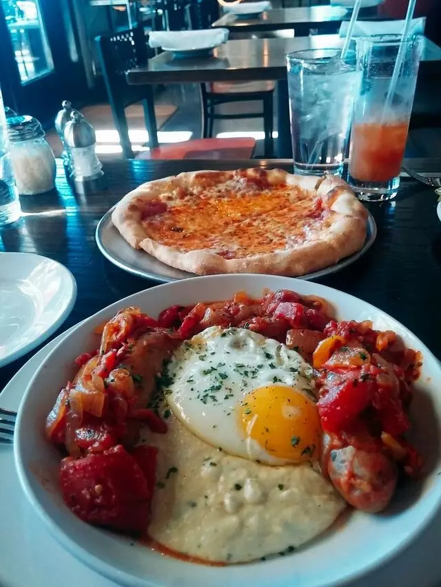 Farina Alto Pizzeria & Wine Bar