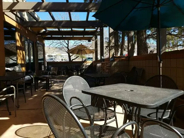 Farina Alto Pizzeria & Wine Bar