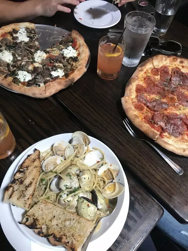 Farina Alto Pizzeria & Wine Bar