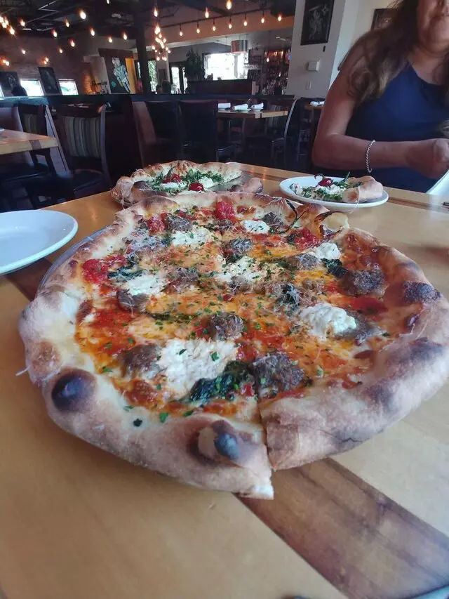 Farina Alto Pizzeria & Wine Bar