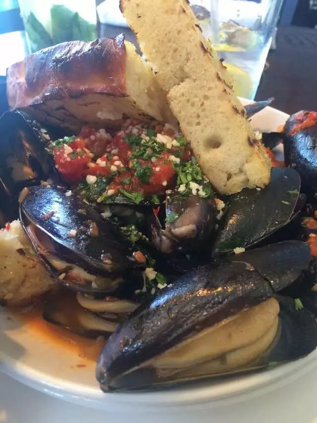 Farina Alto Pizzeria & Wine Bar