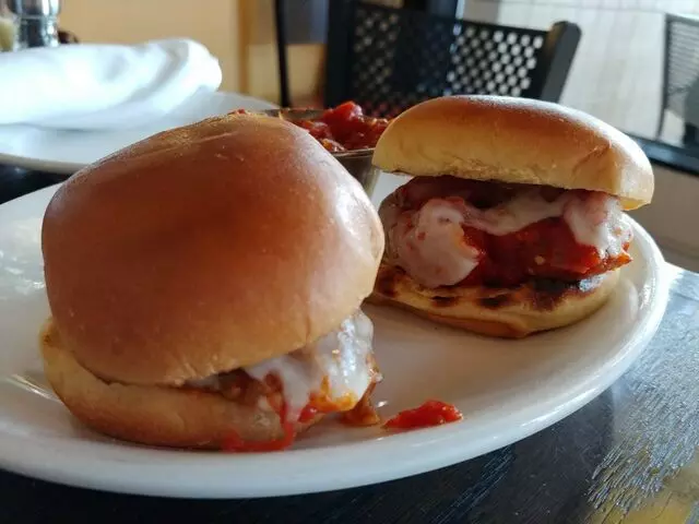 Farina Alto Pizzeria & Wine Bar