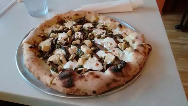 Amore Neapolitan Pizzeria-Green Jeans